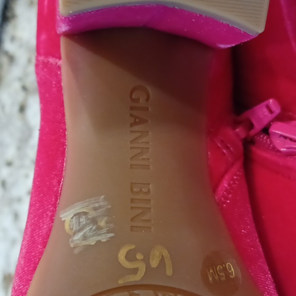 Gianni Bini, the JaydennnTwo Velvet Block Heel Booties, Barbie Pink NEW - Picture 13 of 16